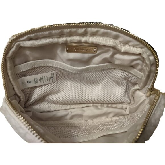 Athletica Everywhere Fleece Belt Bag Light Ivory - Picture 3 of 3